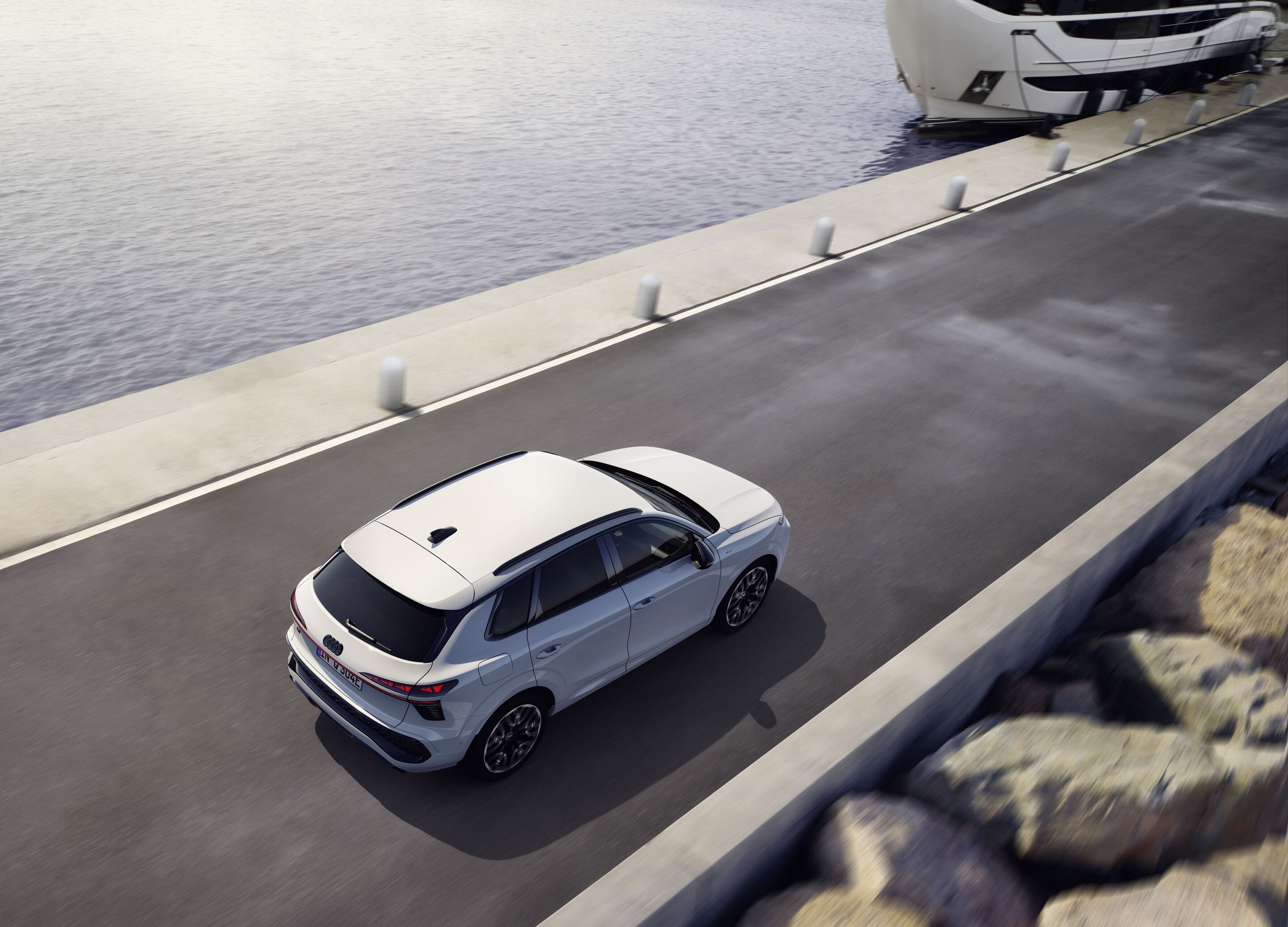 Audi Q3 S line quattro 2026 sivulta