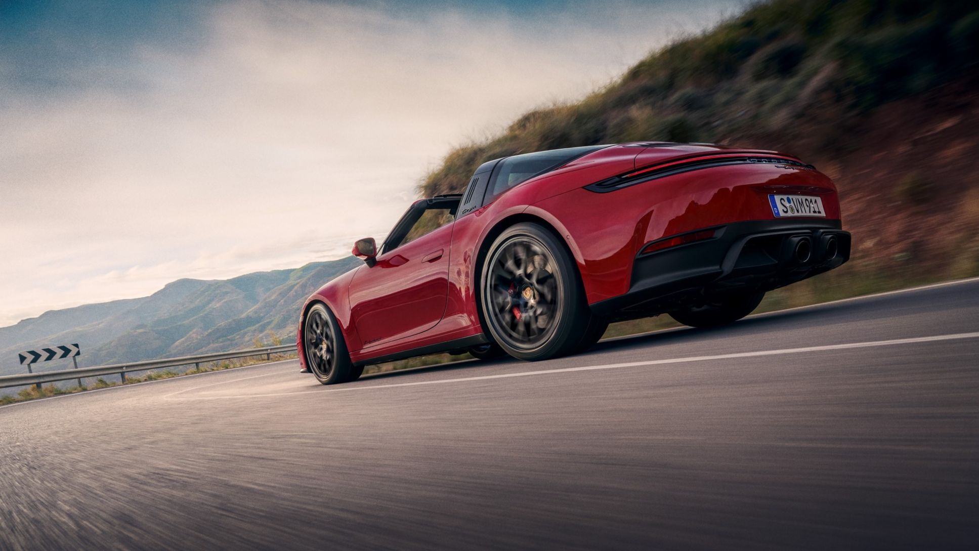 Porsche 911 Targa 4 GTS 2025 ajossa
