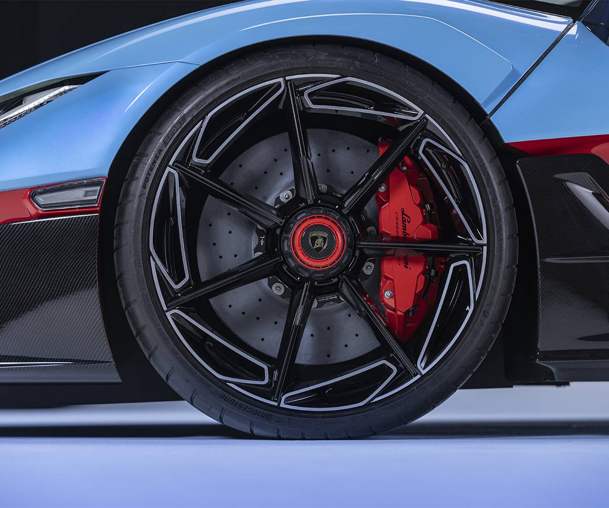 Lamborghini Fenomeno Roadster 2027 takakulma