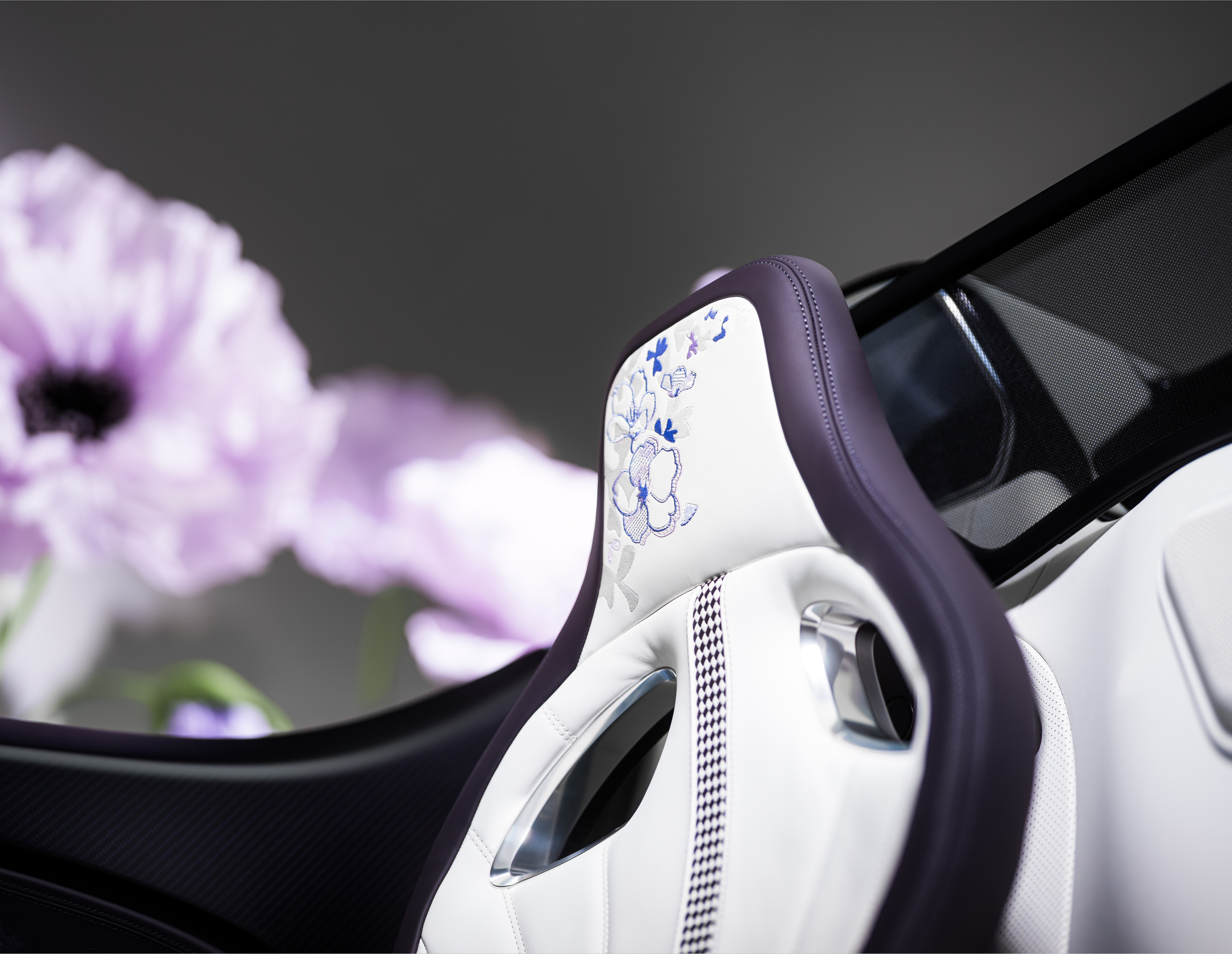 Bugatti W16 Mistral Caroline 2026 nahkasisustus