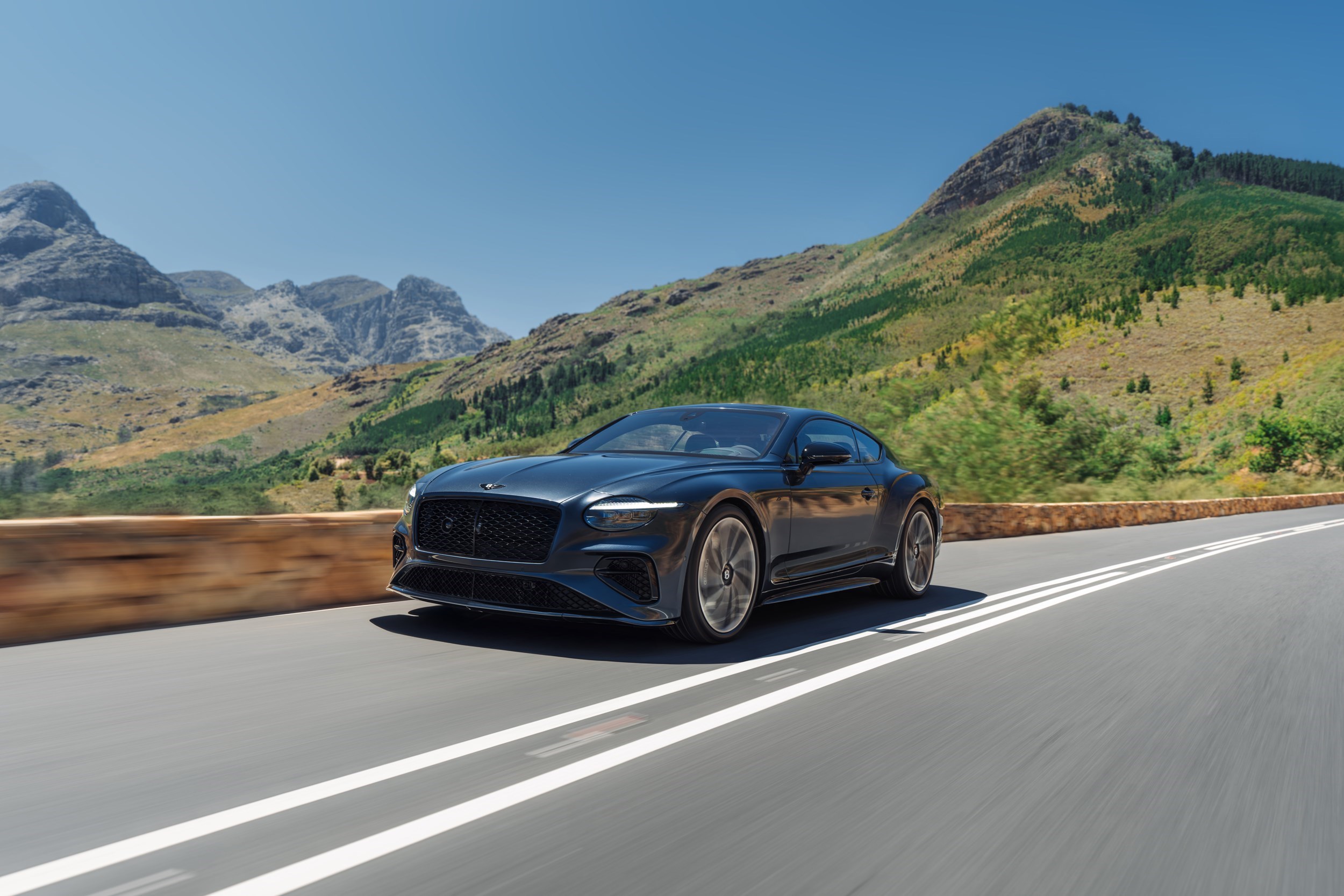 Bentley Continental GTC S 2026: 680-hevosvoimainen hybridi-V8 myös avoautona