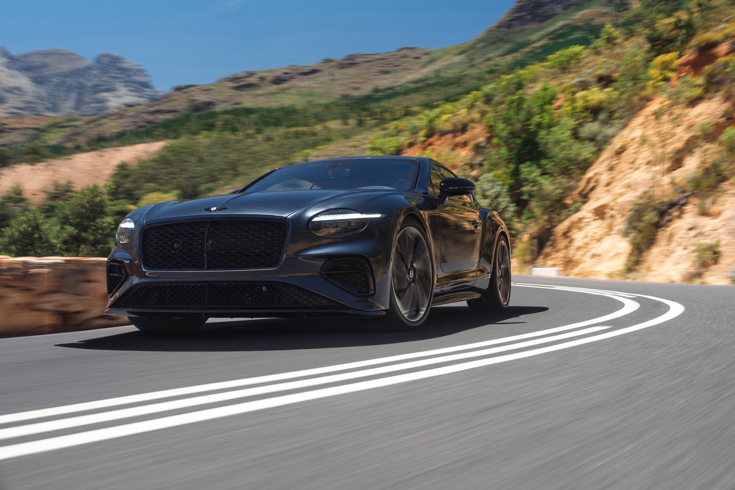 Bentley Continental GTC S 2026 takaa