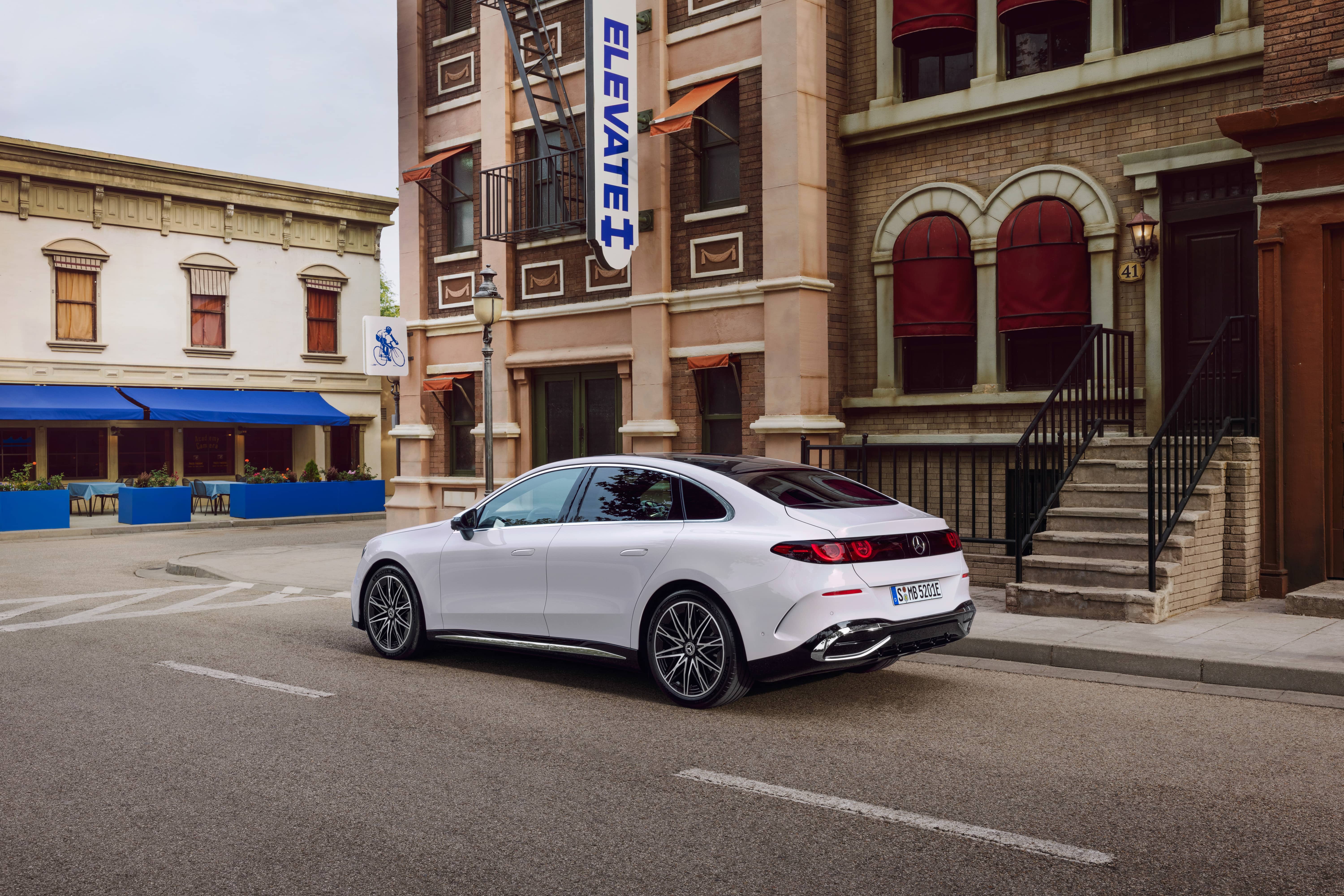 Mercedes-Benz C-Class EV 2027 takaa