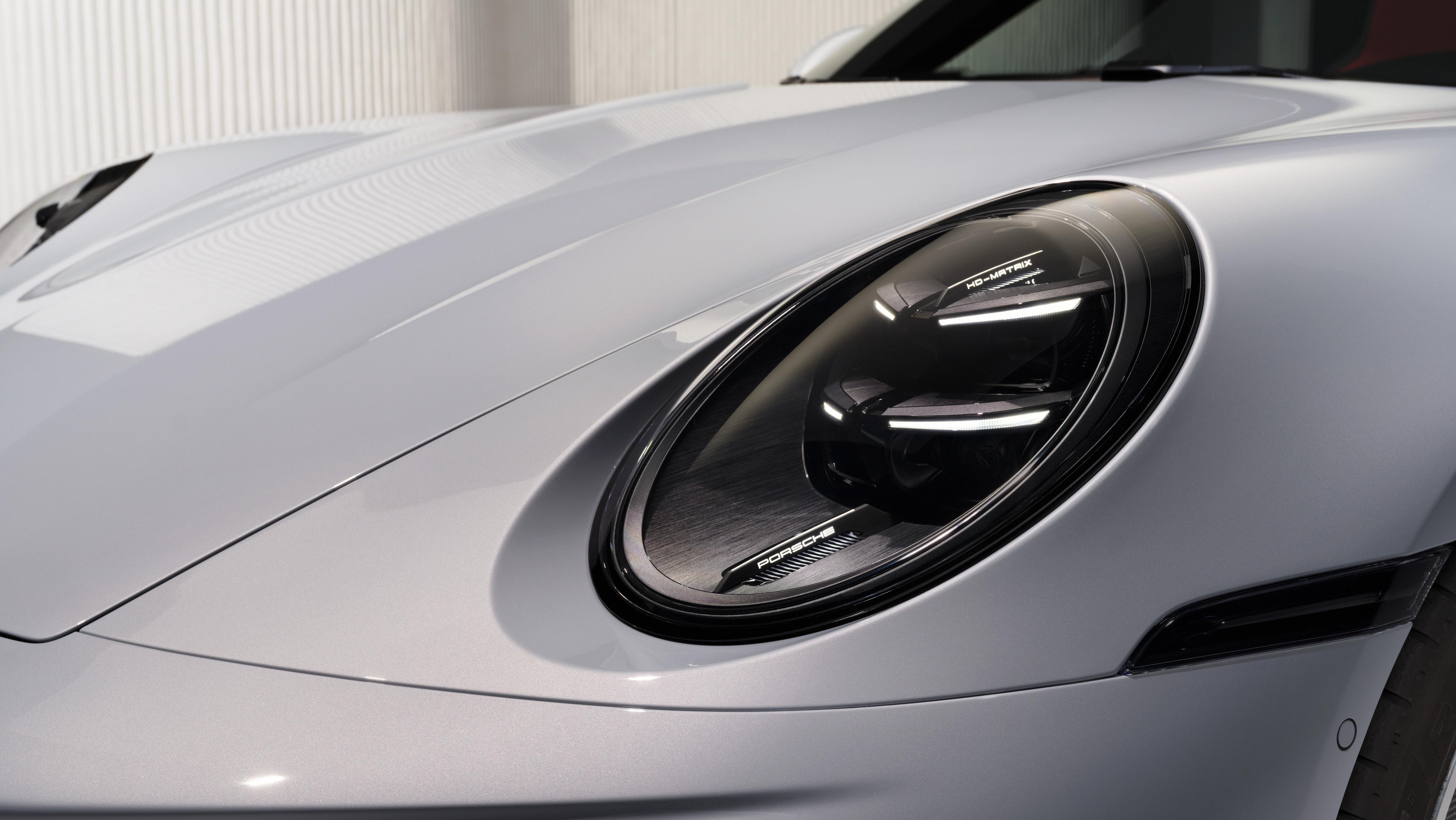 Porsche 911 Turbo S Cabriolet HD Matrix LED -ajovalo lähikuvassa