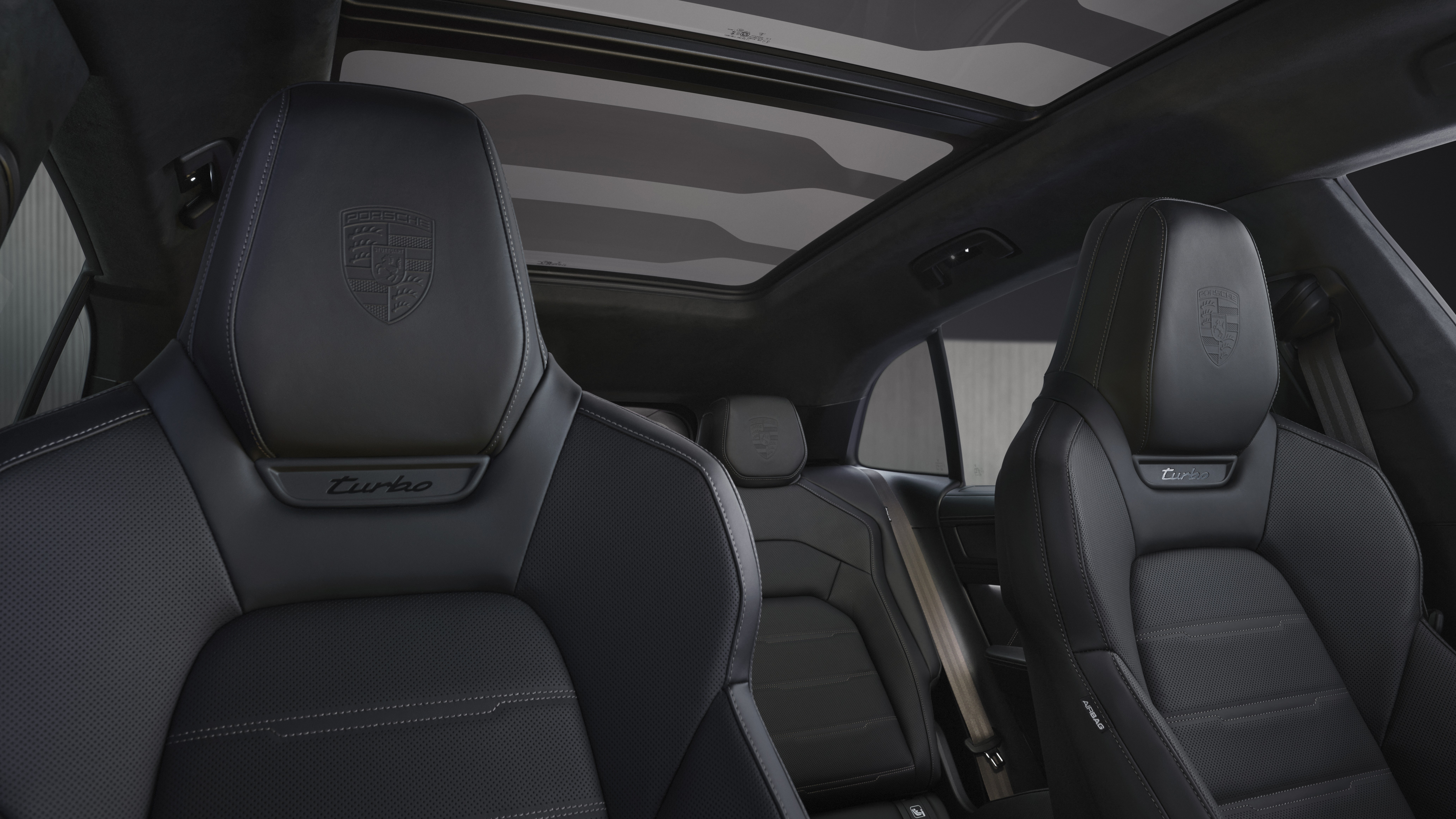 Porsche Cayenne Turbo Electric, sisätila