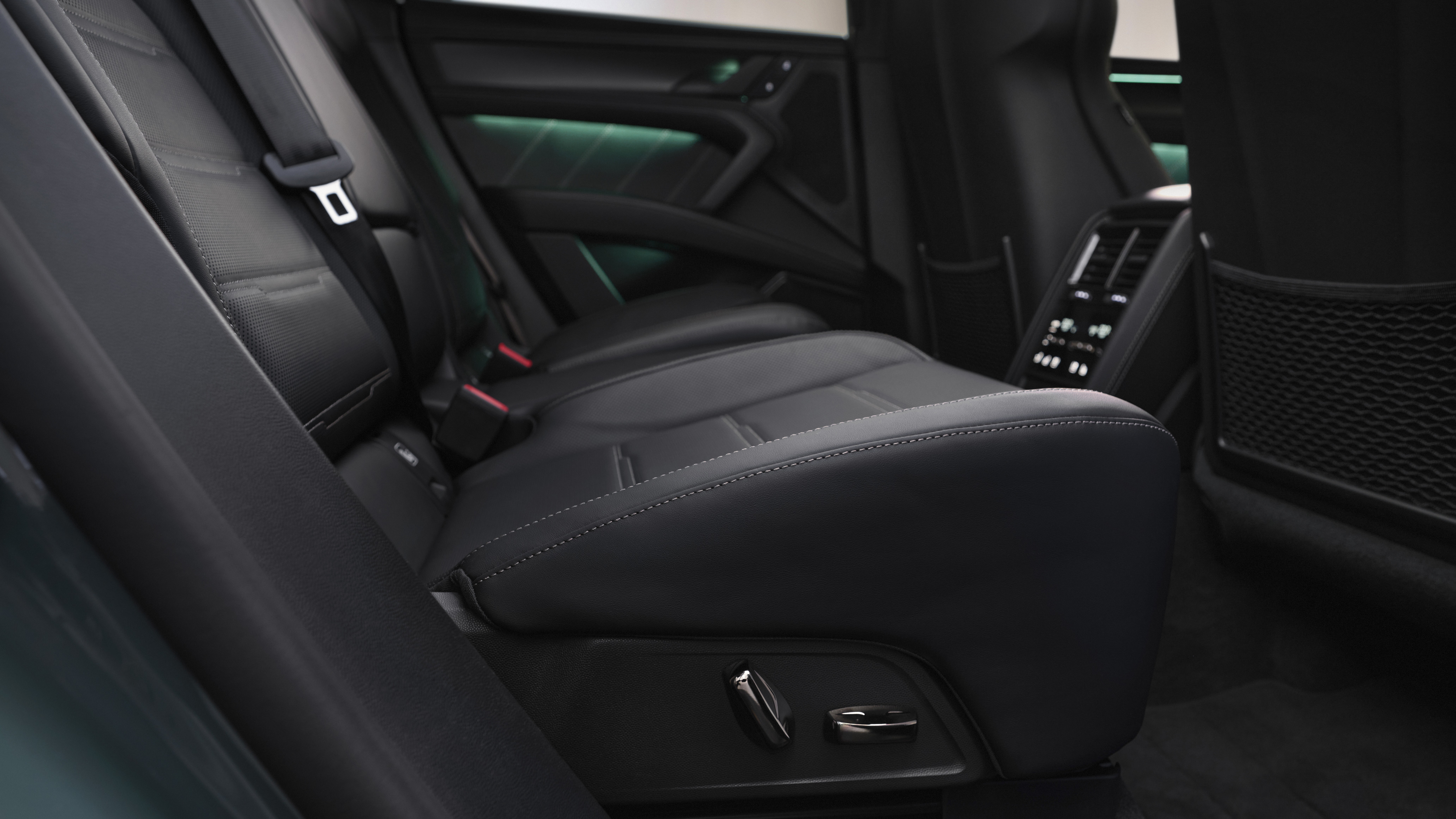 Porsche Cayenne Turbo Electric, sisätila