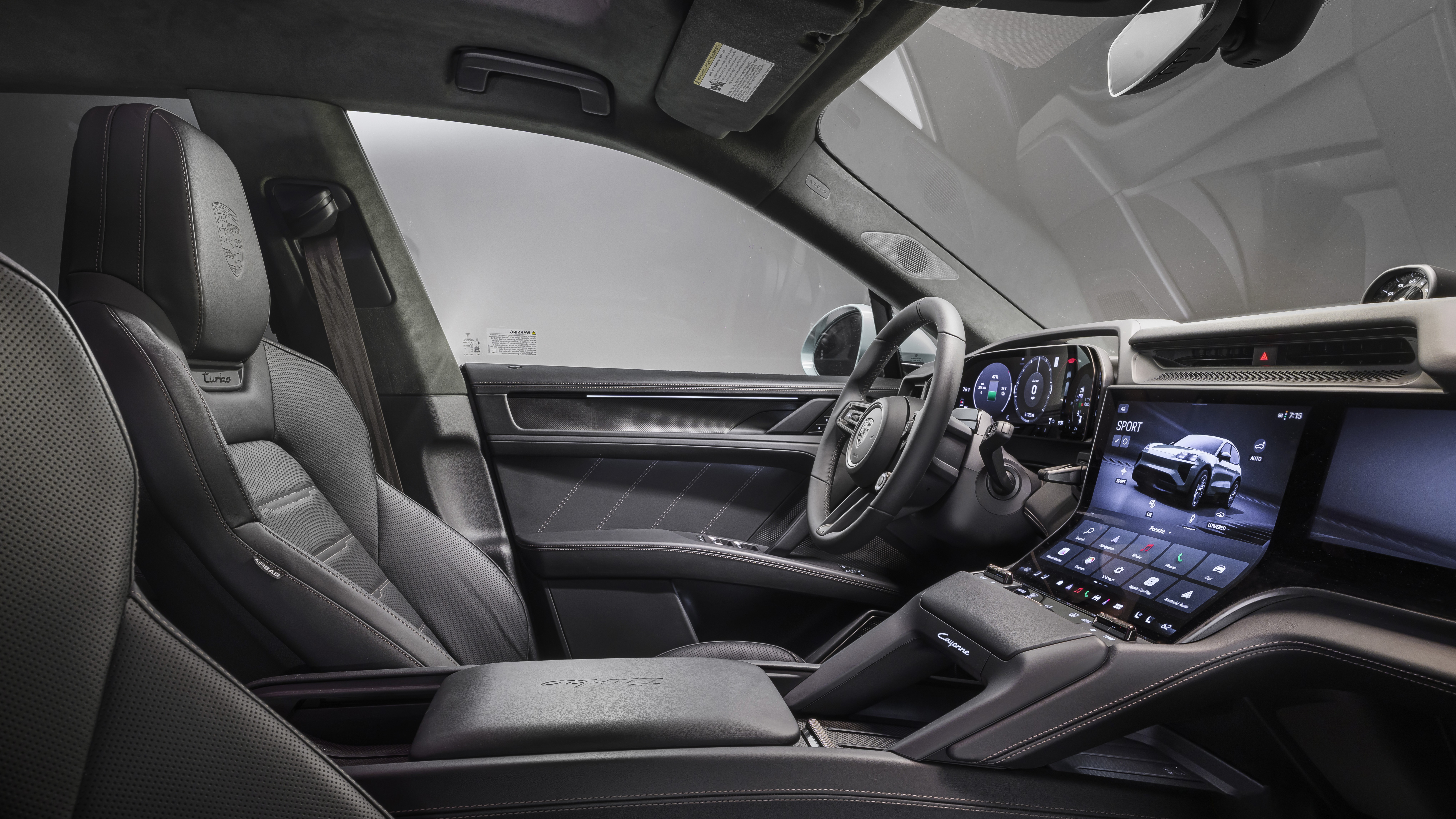Porsche Cayenne Turbo Electric, sisätila