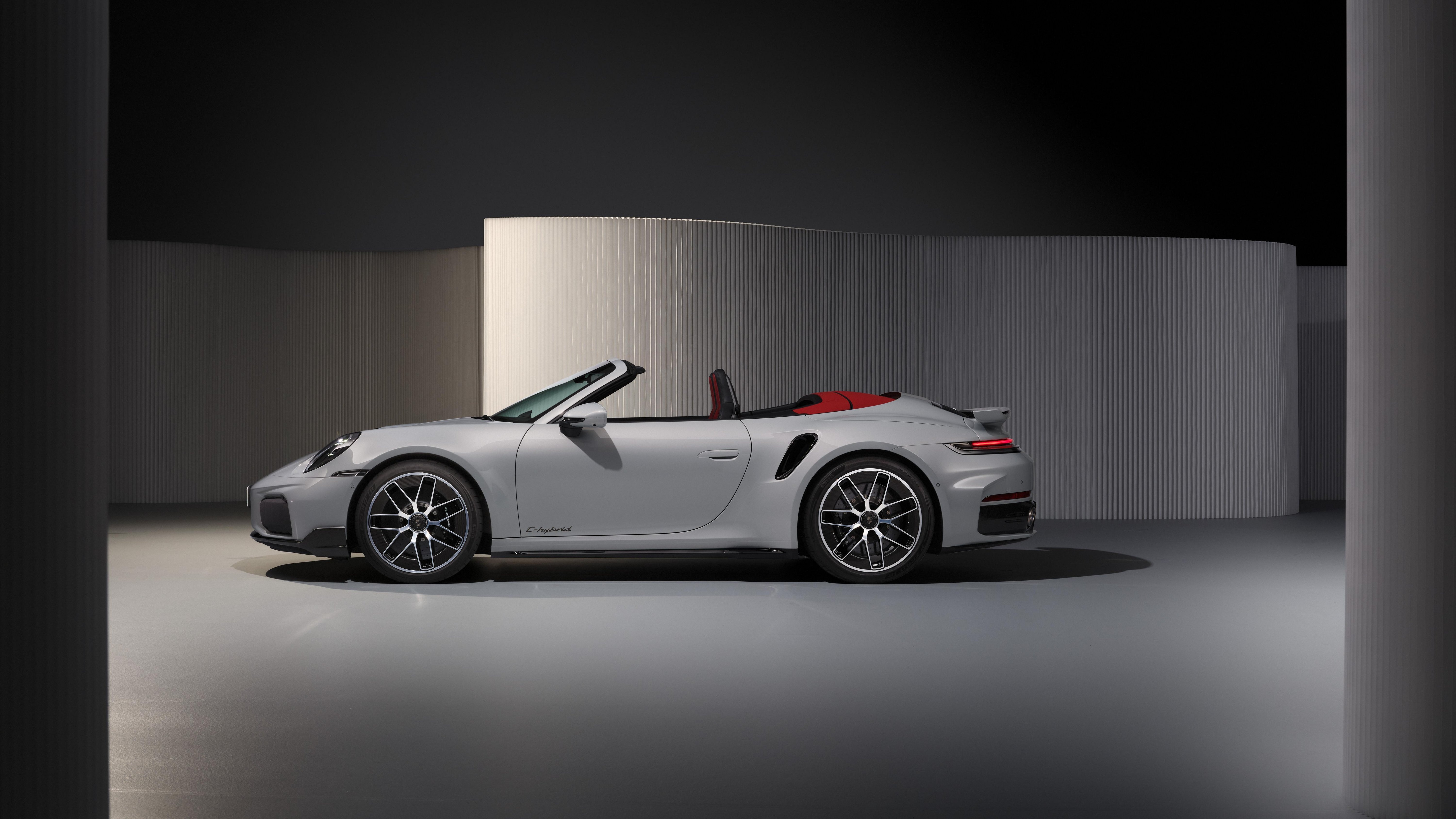 Porsche 911 Turbo S Cabriolet sivulta
