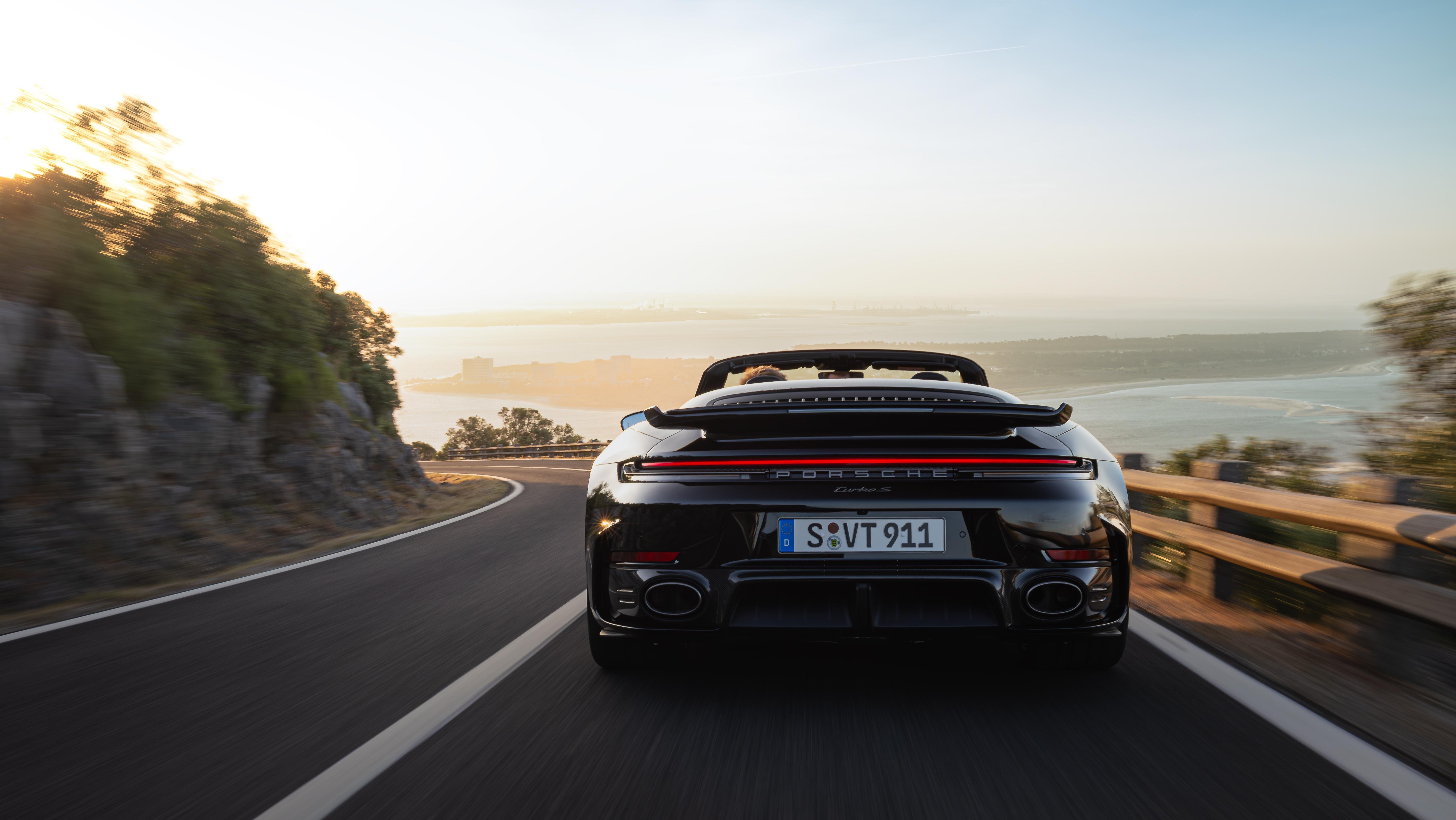 Porsche 911 Turbo S Cabriolet takaa, rannikkotie