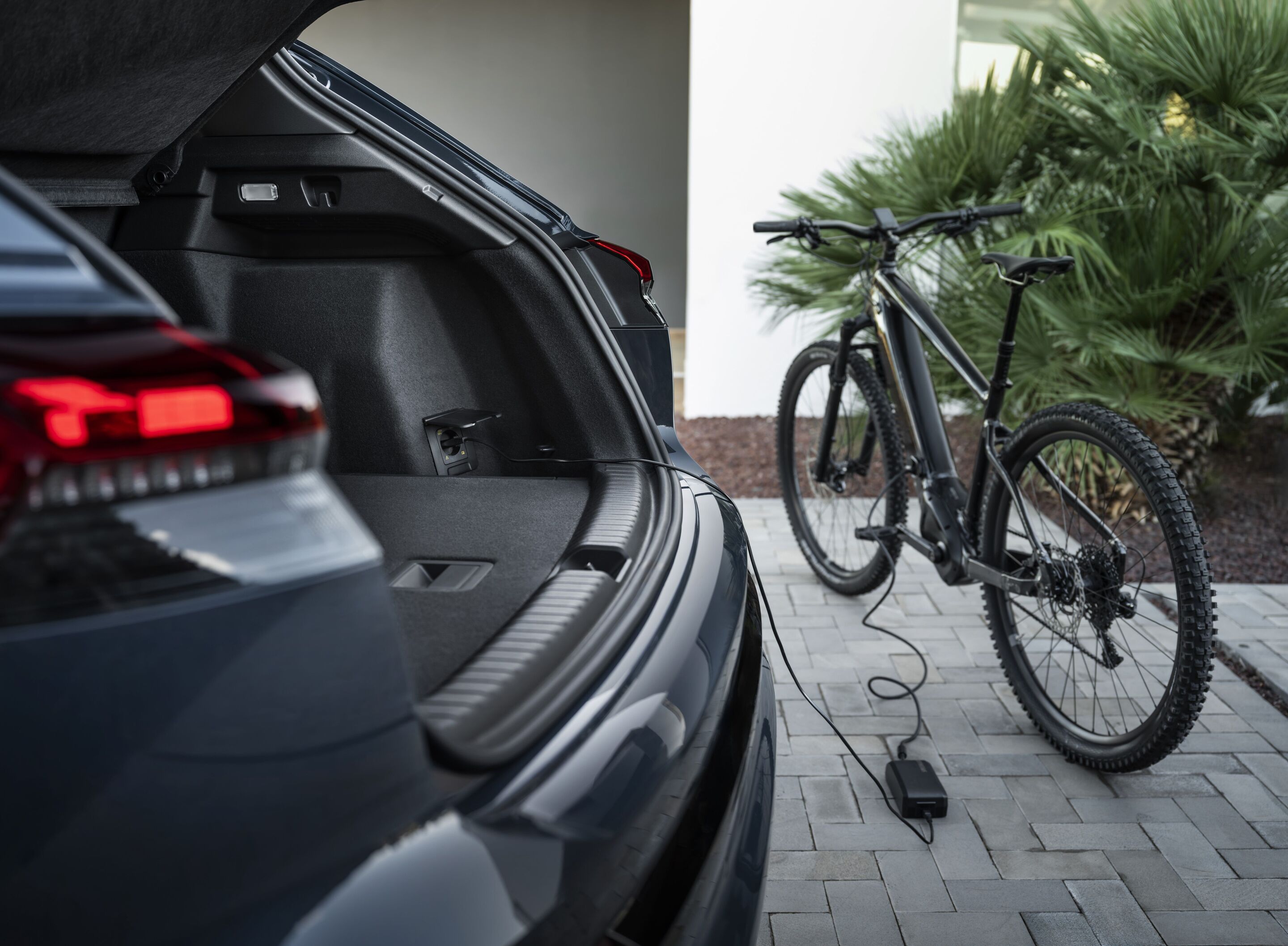 Audi Q4 e-tron kaksisuuntainen lataus