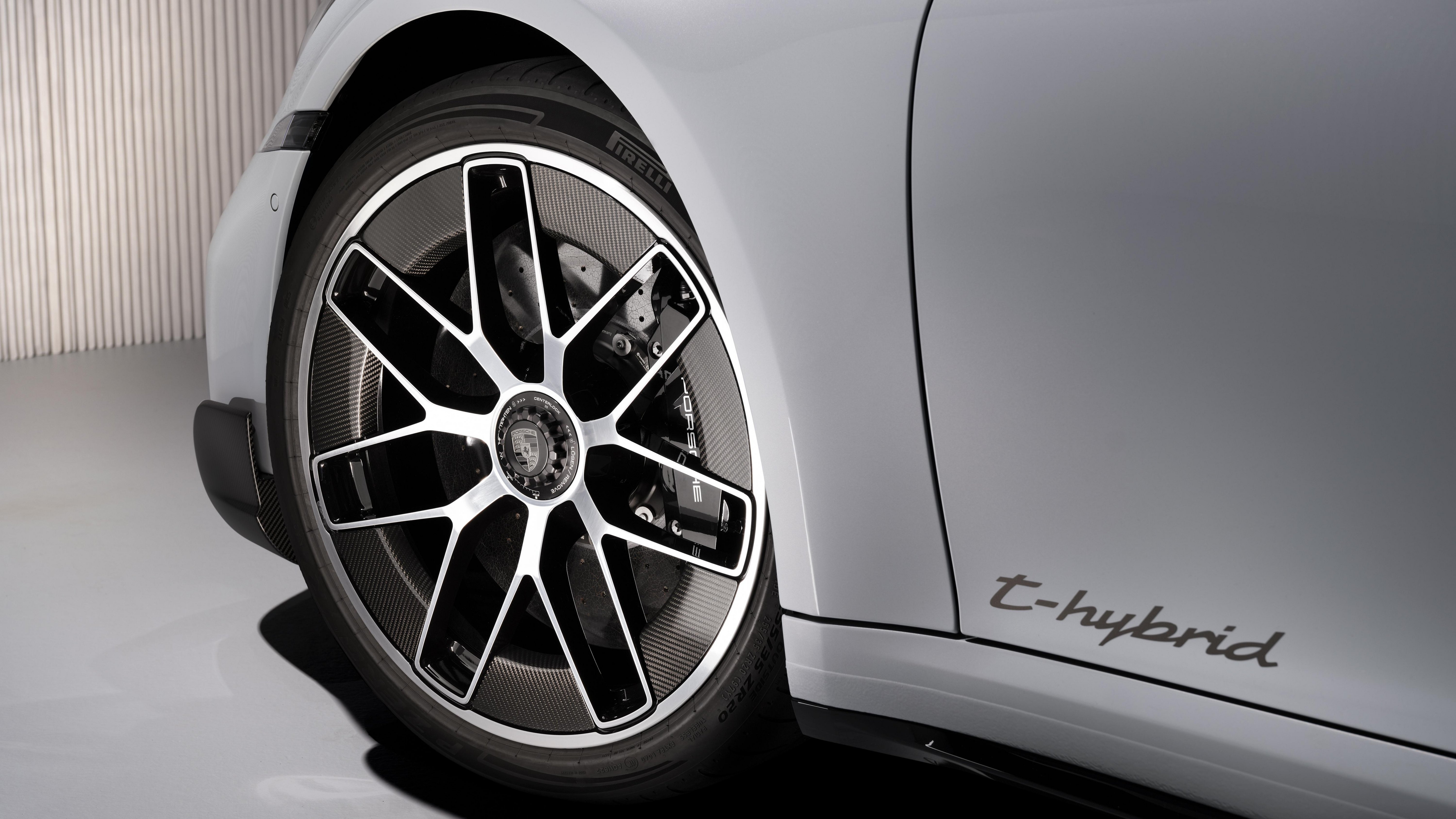 Porsche 911 Turbo S Cabriolet keskilukitusvanne ja t-hybrid-merkki