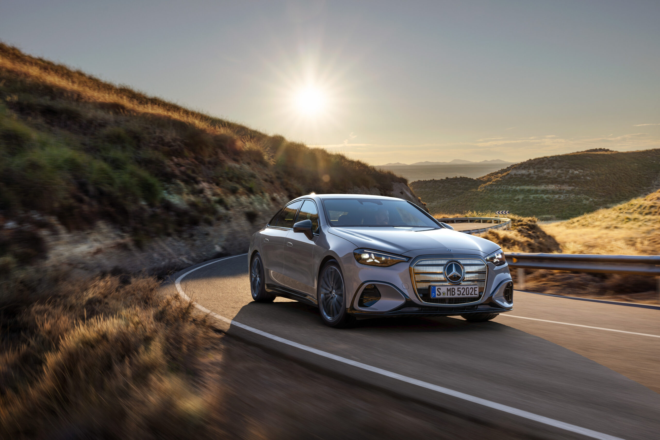 Mercedes-Benz C 400 4MATIC electric 2027: täysähköinen C-sarja 762 km WLTP-toimintamatkalla