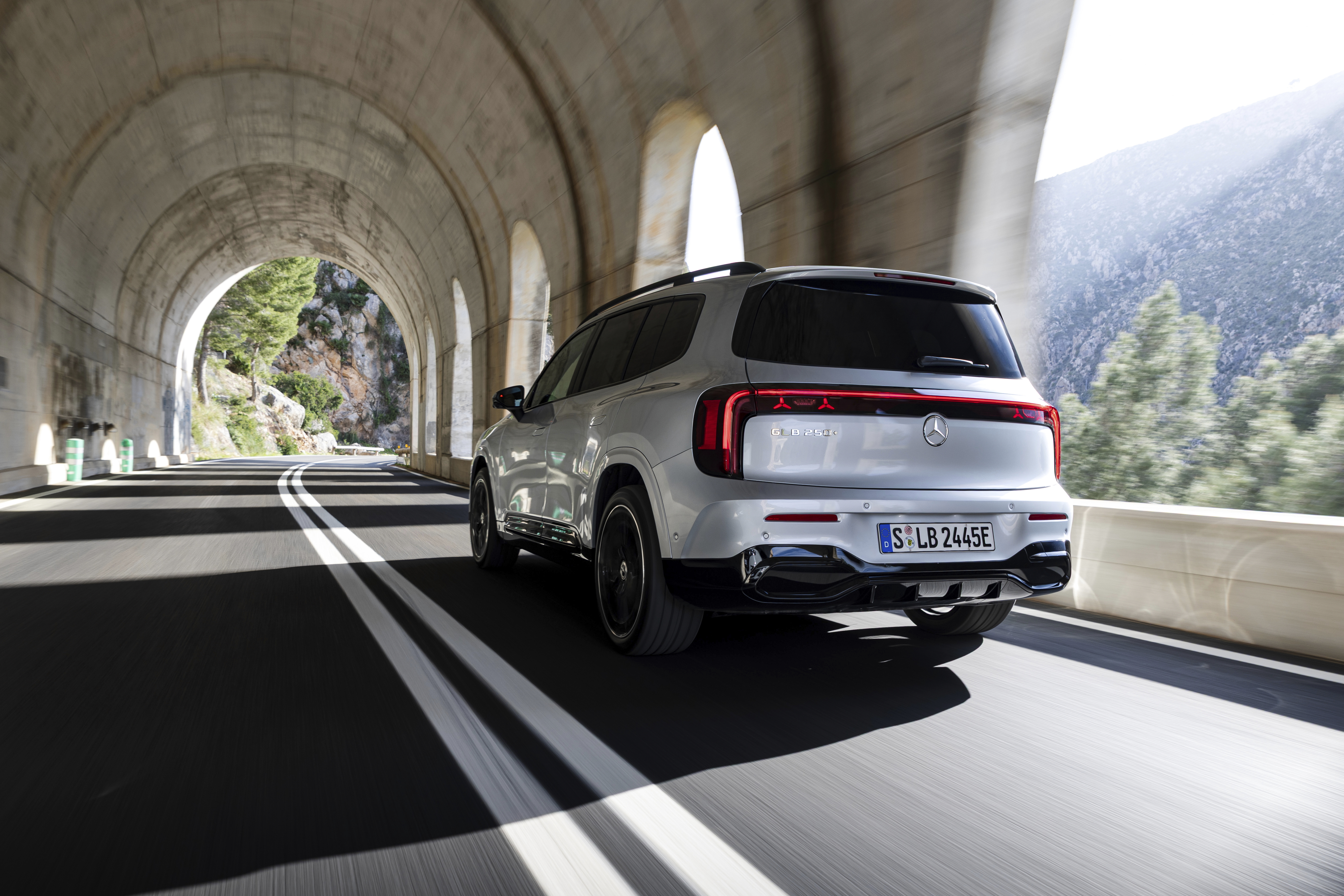 Mercedes-Benz GLB 2027