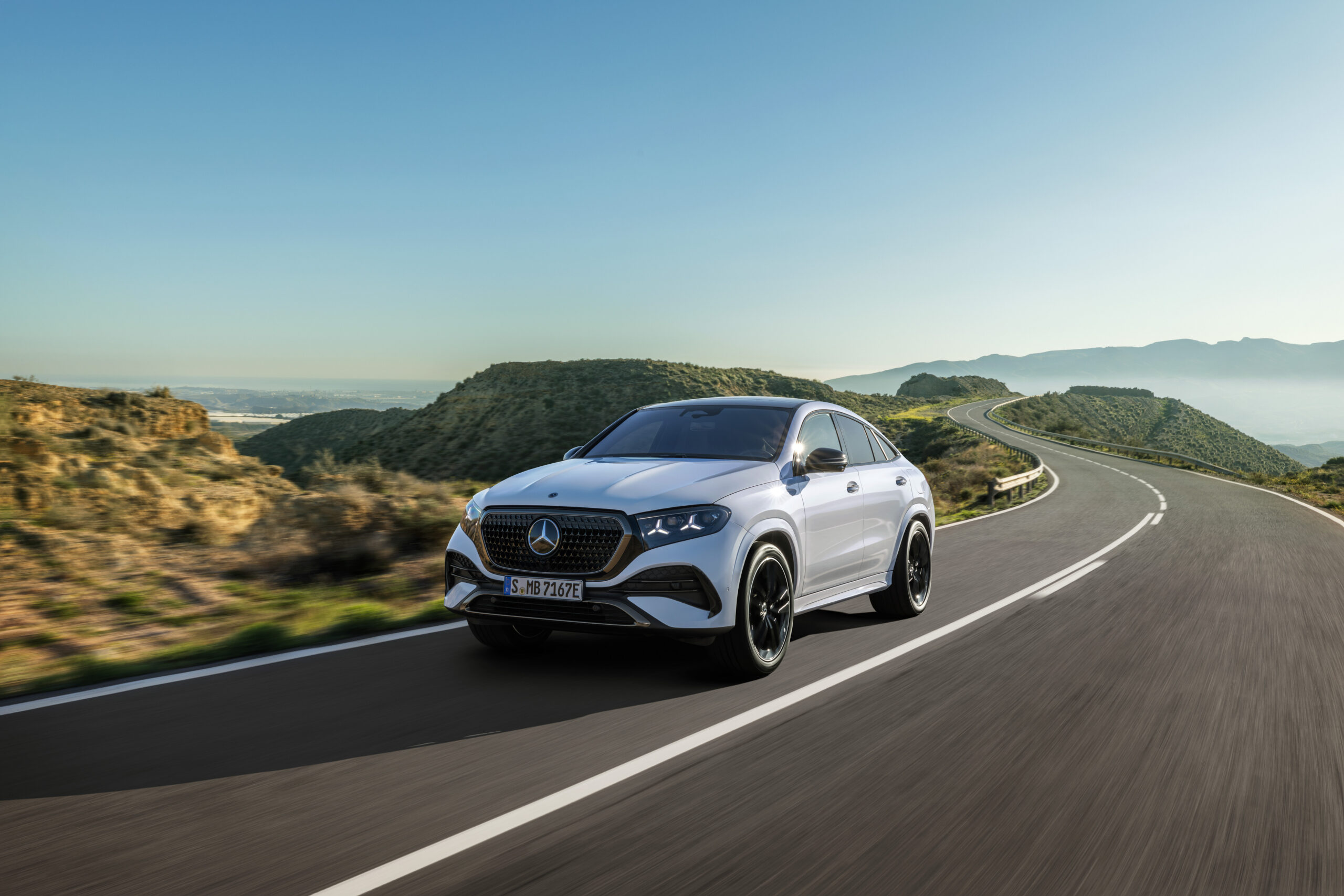 Mercedes-Benz GLE Coupé 2027: coupé-tyylinen SUV MB.OS:lla ja yli 100 km PHEV-toimintamatkalla