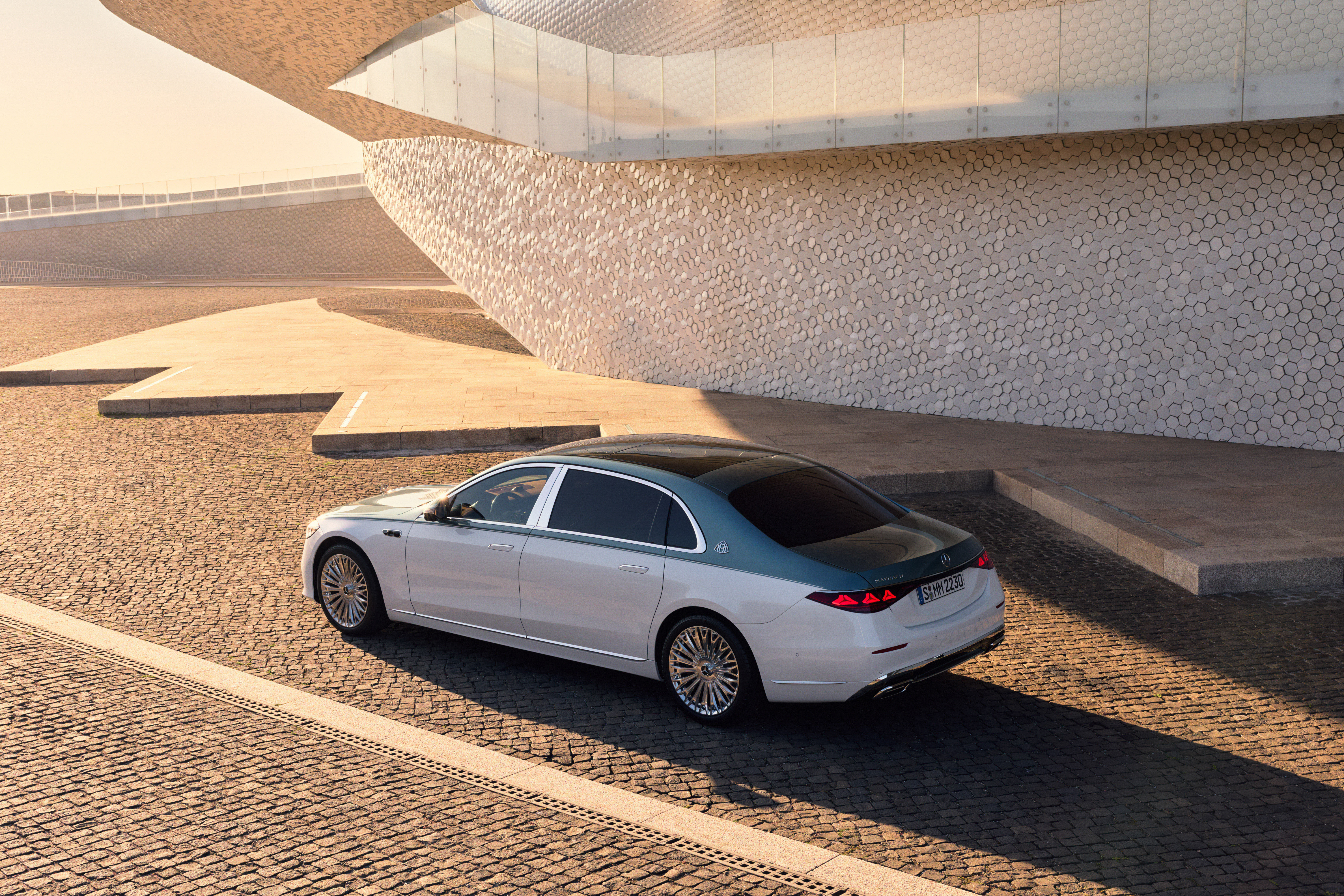Mercedes-Maybach S-Class 2027 takaa