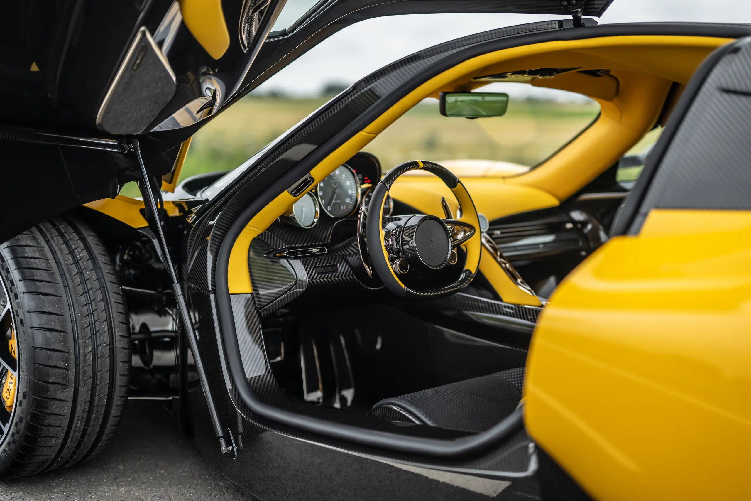 Zenvo Aurora Tur sisätila