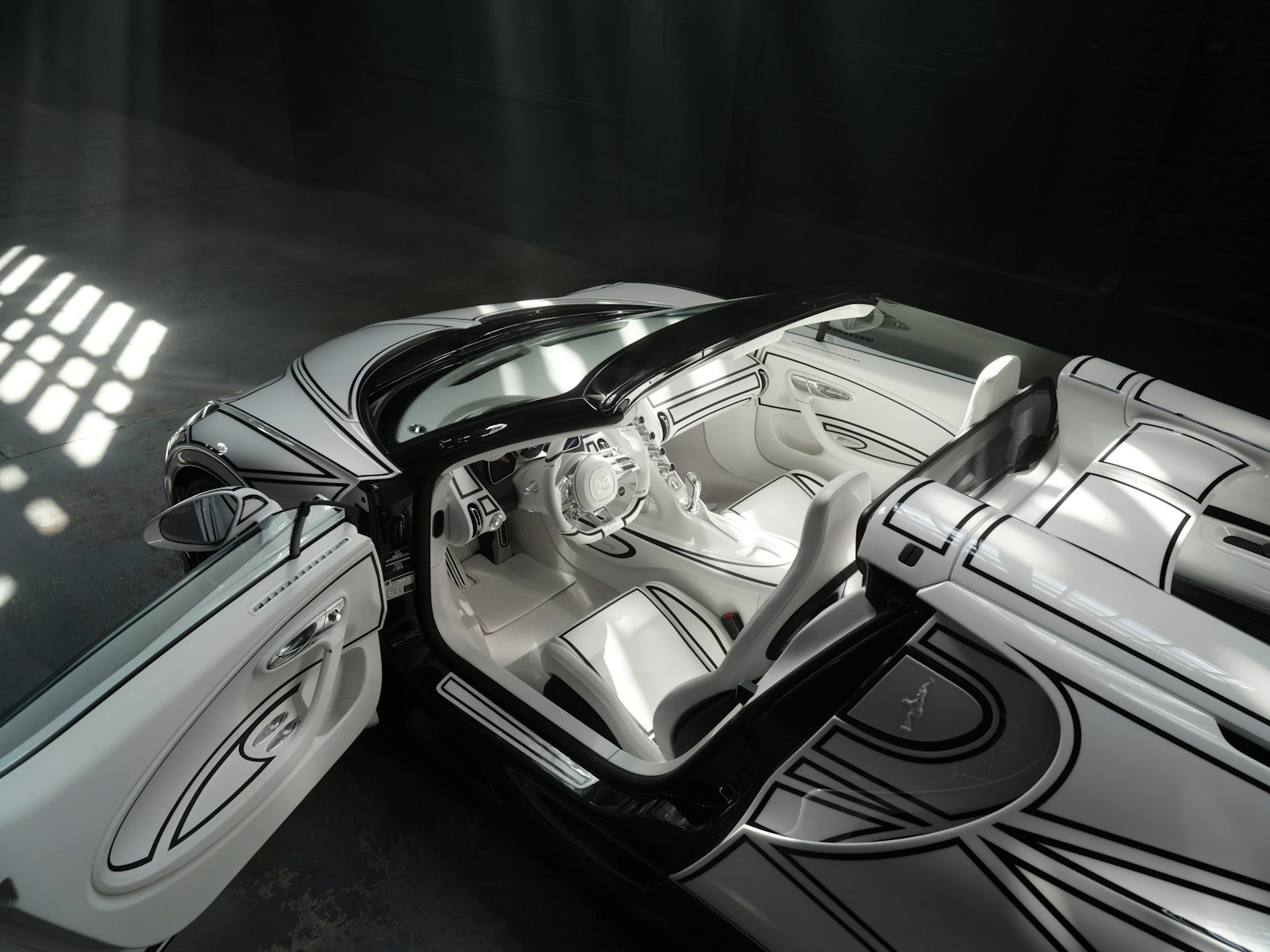 Bugatti W16 Mistral Blanc Éternel sisätila