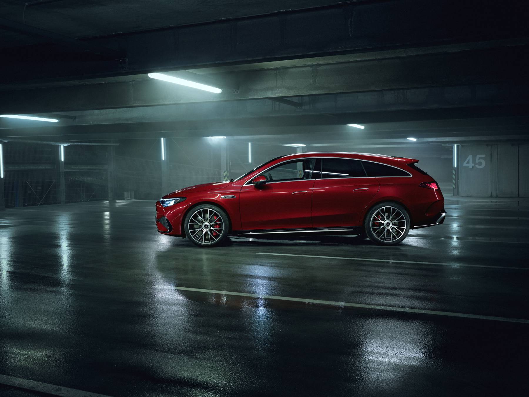 Mercedes-AMG CLA 45 4MATIC+ Shooting Brake sisätila